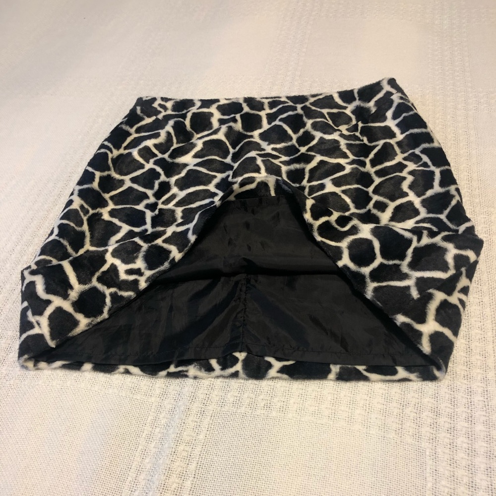 Beautiful women’s skirt - Picture 3 of 6